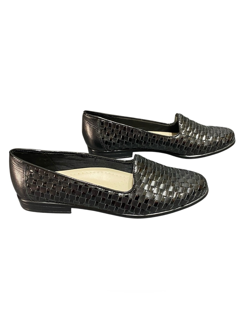 NWOT Trotters Liz Slip- On Basket Weave Loafers